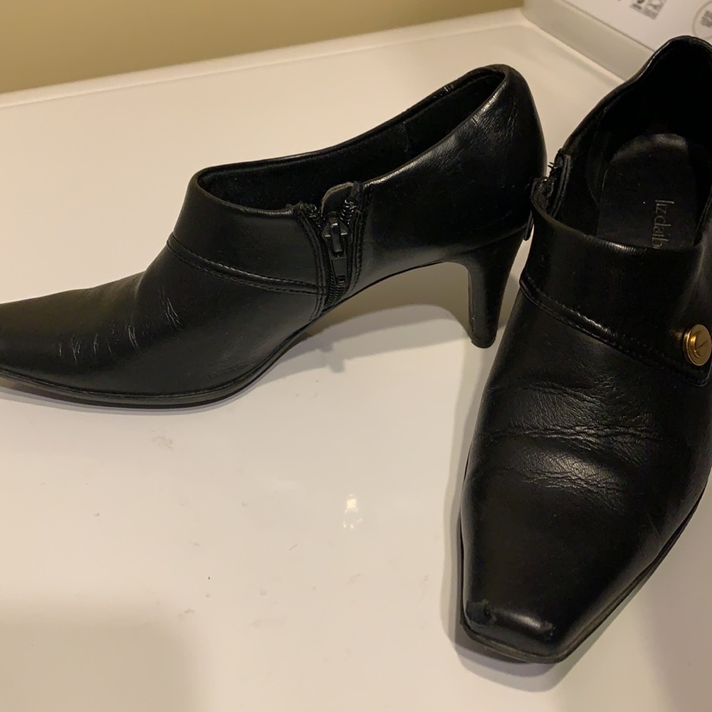 Leather ankle bootie